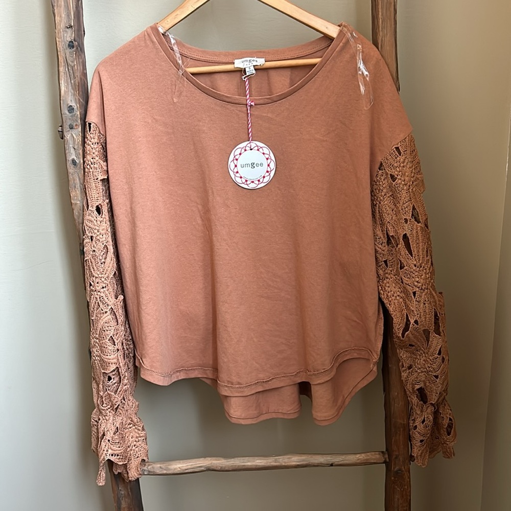 NWT Umgee Women's Lace Sleeve Shirt